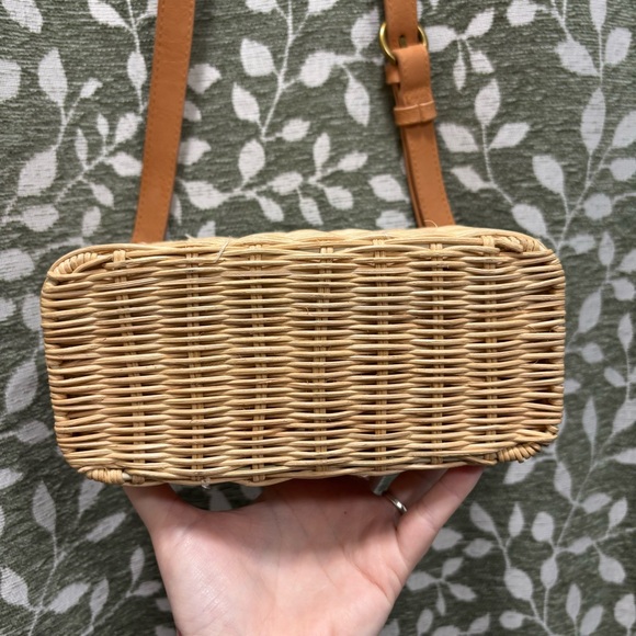 Universal Thread Tan Wicker Crossbody Handbag With Faux Leather Strap - Picture 10 of 11